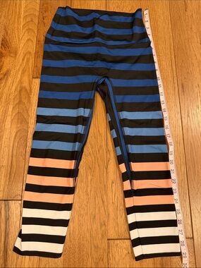 K-DEER Molly Signature Stripe Leggings • Size Small